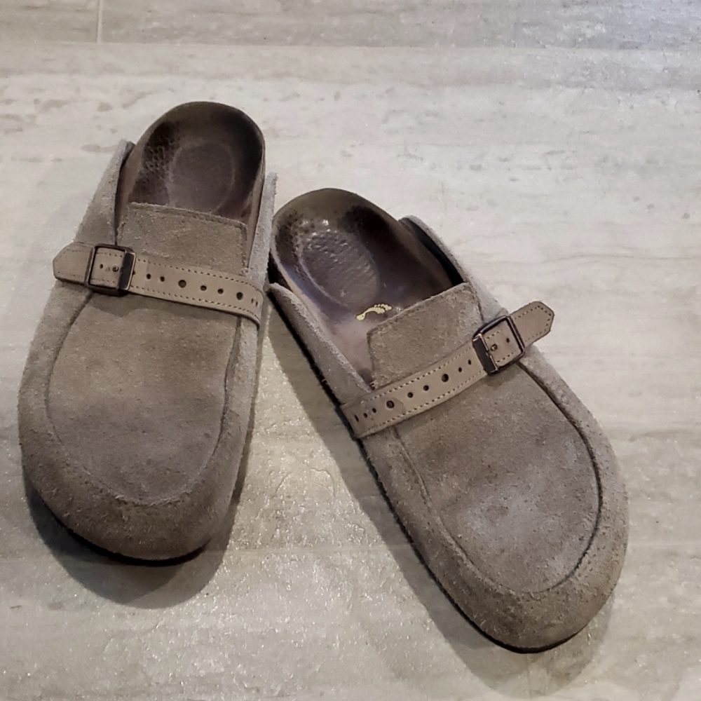 Suede Tan clog Birkenstock size 37 with small buckle